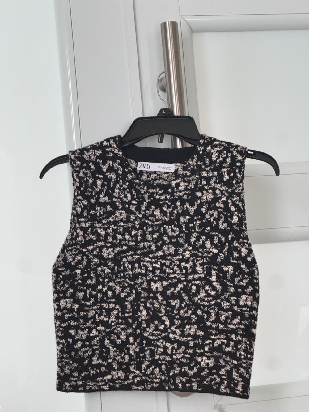 Zara Black and Cream Patterned Knit Tank